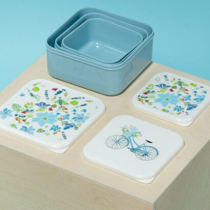 Conjunto de 3 Marmitas – Julie Dodsworth Azul Botanical – Design Floral Elegante, Tamanhos: Pequena (350ml), Média (550ml), Grande (800ml), Material Polipropileno sem BPA, Não Apto para Micro-ondas e Máquina de Lavar Loiça, Ideal para Lanches e Snacks, Ótima Prenda para Amantes de Flores