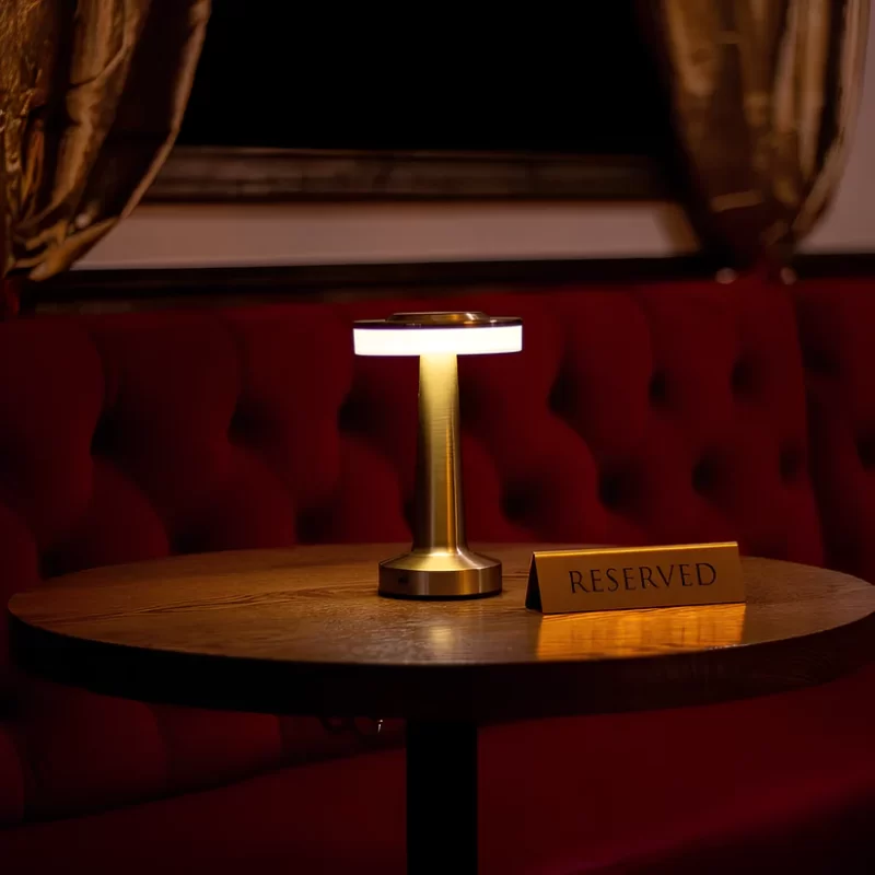 Candeeiro LED de Mesa Recarregável USB – Lâmpada Touch com 3 Intensidades de Luz, Mudança de Cor, Autonomia até 5h, Base Antiderrapante e Design Moderno