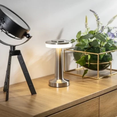 Candeeiro LED de Mesa Recarregável USB – Lâmpada Touch com 3 Intensidades de Luz, Mudança de Cor, Autonomia até 5h, Base Antiderrapante e Design Moderno