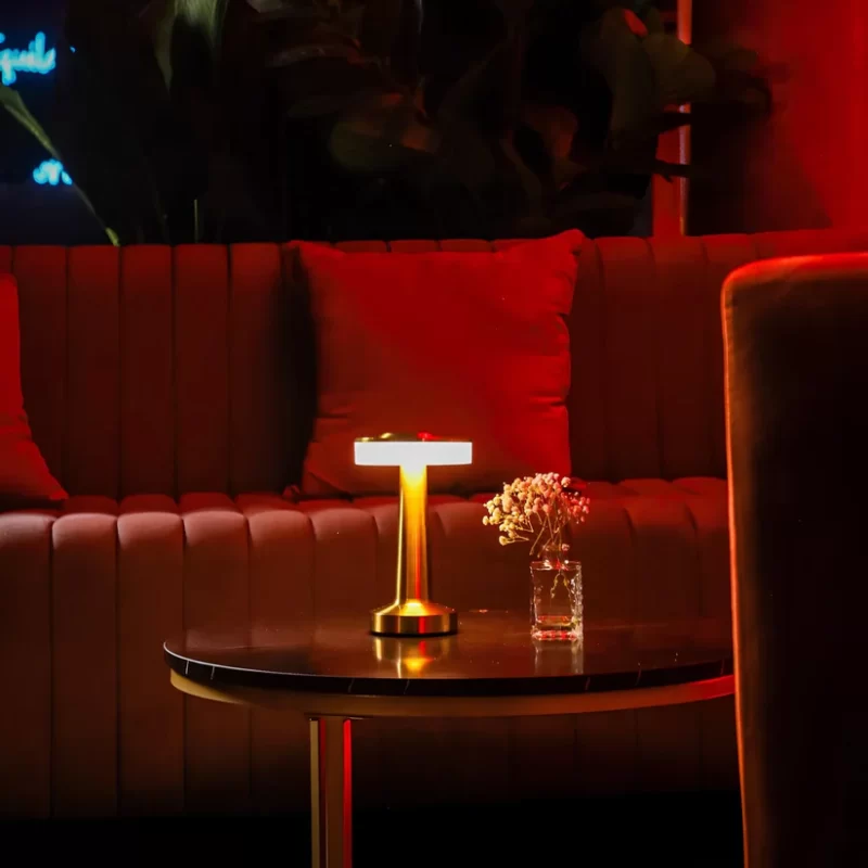 Candeeiro LED de Mesa Recarregável USB – Lâmpada Touch com 3 Intensidades de Luz, Mudança de Cor, Autonomia até 5h, Base Antiderrapante e Design Moderno