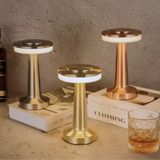 Candeeiro LED de Mesa Recarregável USB – Lâmpada Touch com 3 Intensidades de Luz, Mudança de Cor, Autonomia até 5h, Base Antiderrapante e Design Moderno
