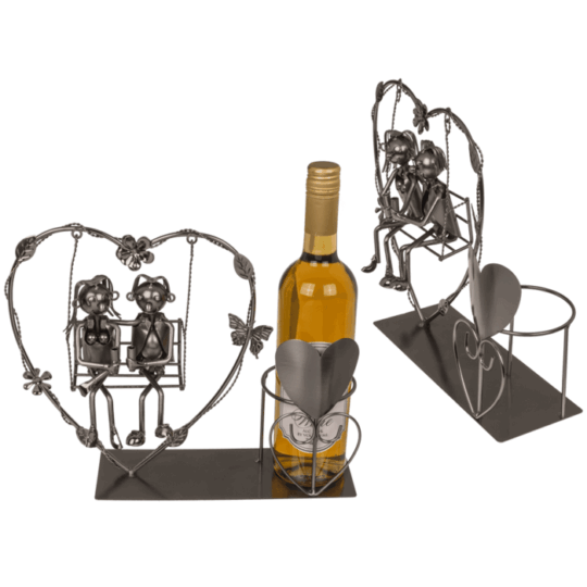 Suporte para Garrafa em Metal – Casal no Baloiço dentro de um Coração, Design Romântico e Criativo, Ideal para Exibir Garrafas de Vinho, Material Resistente e Durável, Dimensões: 27 × 9 × 20 cm