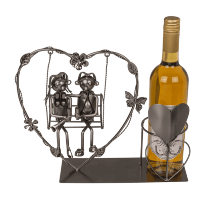 Suporte para Garrafa em Metal – Casal no Baloiço dentro de um Coração, Design Romântico e Criativo, Ideal para Exibir Garrafas de Vinho, Material Resistente e Durável, Dimensões: 27 × 9 × 20 cm